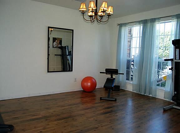 2nd image of 301 Glen Oak Trl