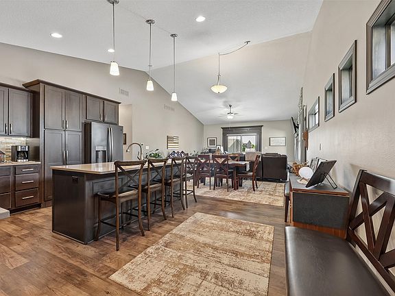 4th image of 313 Summit Cir NW