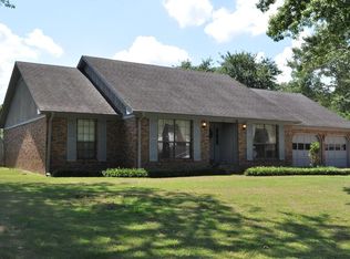 113 White Oak Ln, Florence, AL 35633