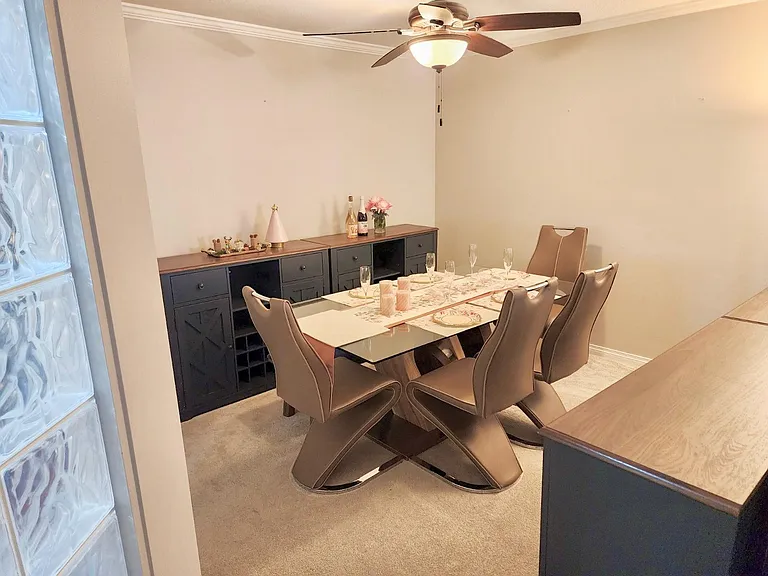 1952 152a St #0 — Photo 3