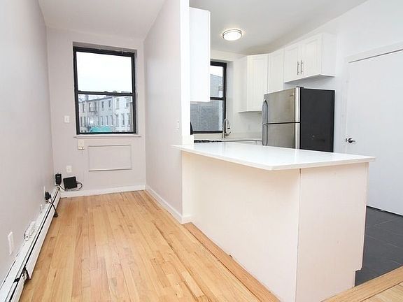 4th image of 859 Atlantic Ave #3C