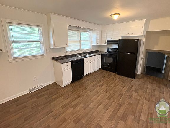3rd image of 203 Daisy Dr