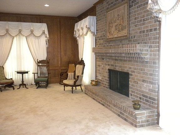 3rd image of 100 NW Greenbriar Sq