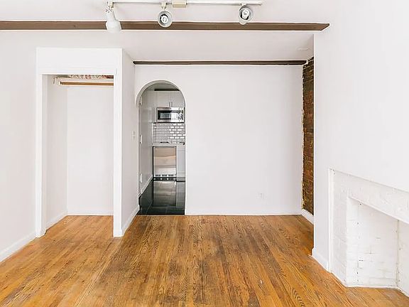 3rd image of 224 Sullivan St APT E22
