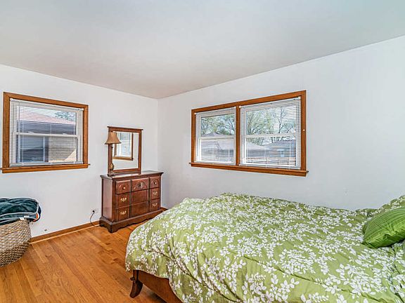 5th image of 543 Amherst Ave