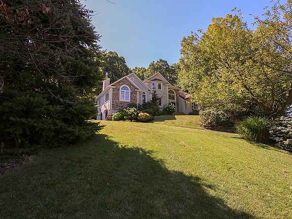 2nd image of 12 Beaver Pond Ct