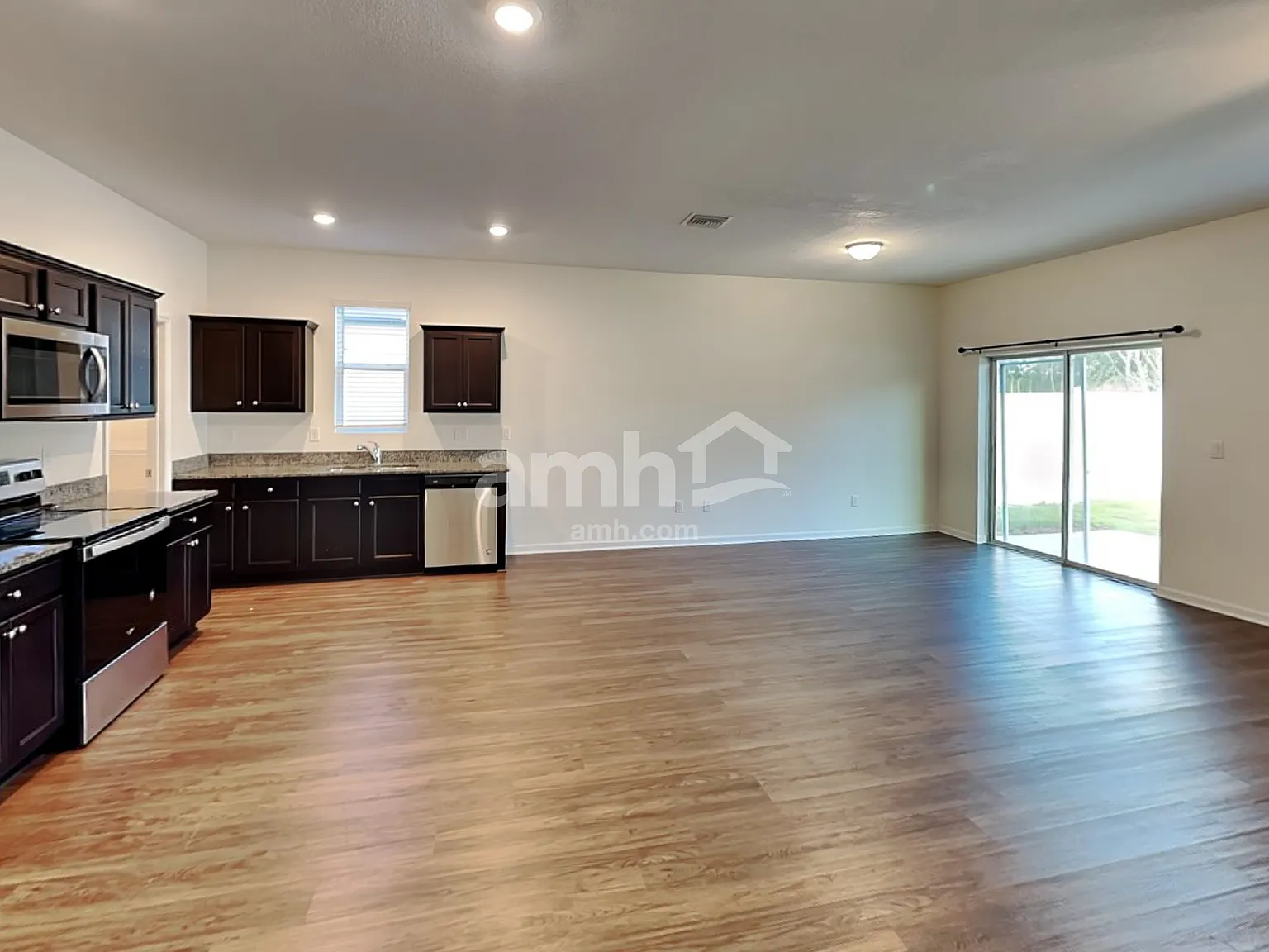 3 bed, 2.0 bath, 1641 sqft, $2,140 — Photo 4