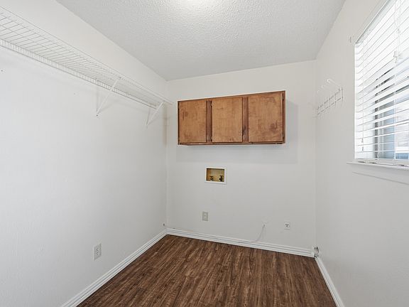 3rd image of 306 Texoma Dr