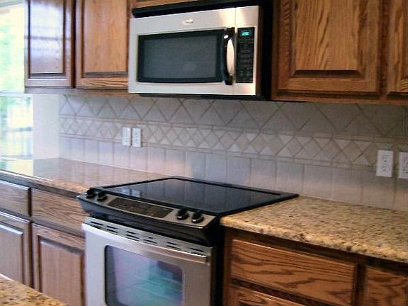 4th image of 810 Woodland Park