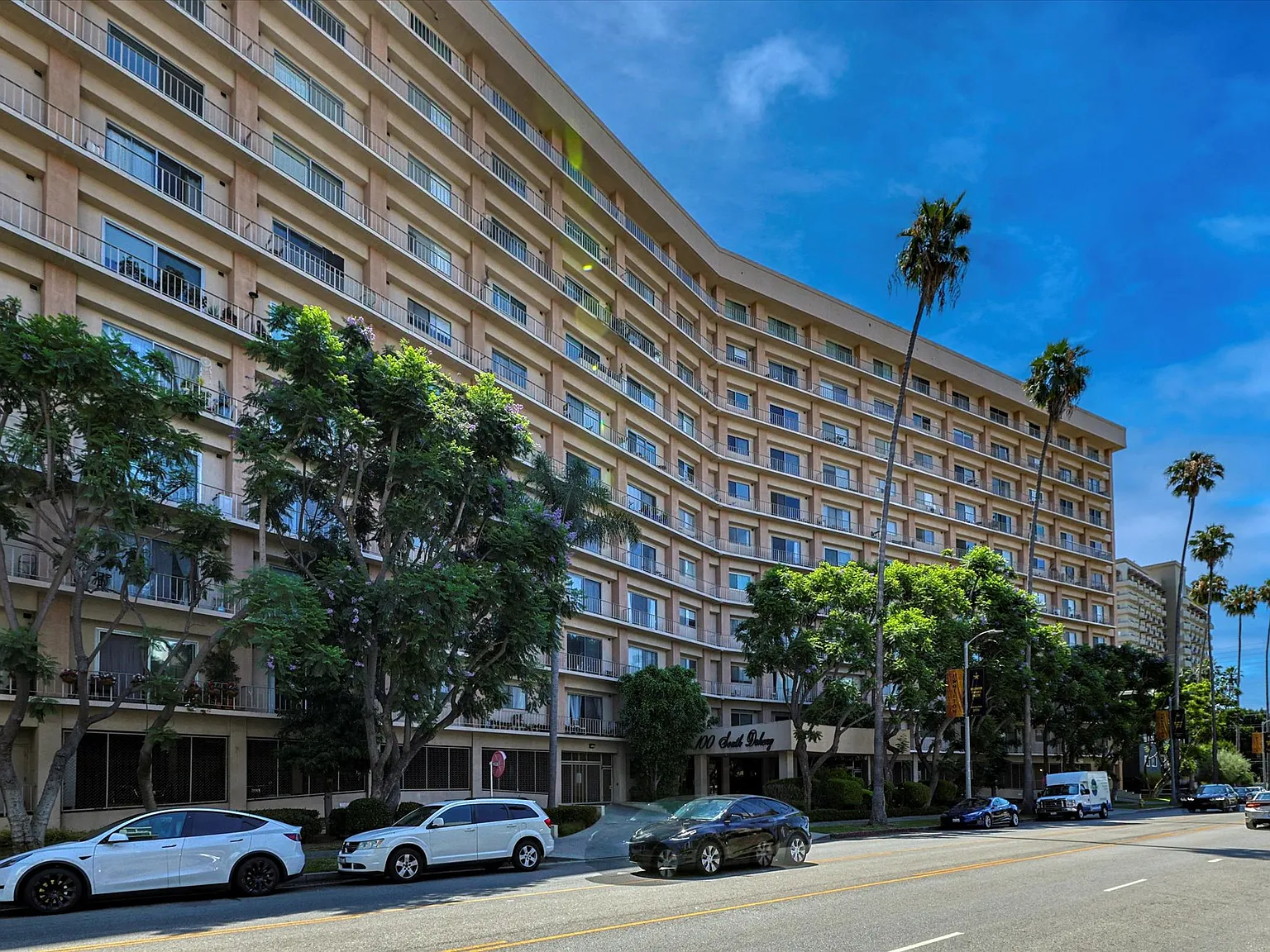 1 bed, 840 sqft, $4,250 — Photo 3