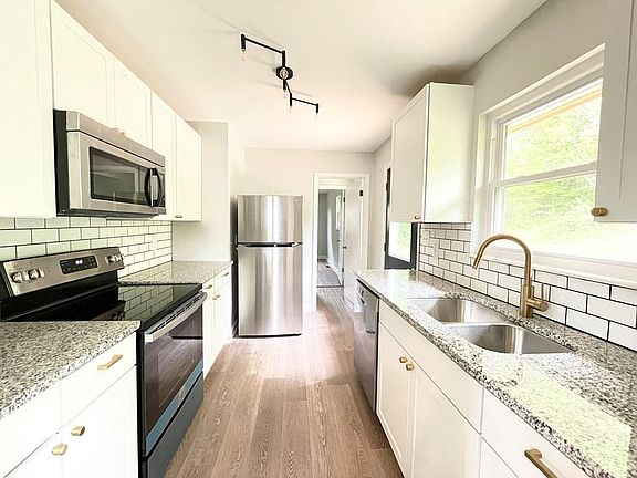 3rd image of 1406 Dandelion Cir
