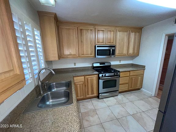 4th image of 520 W Clarendon Avenue #G1