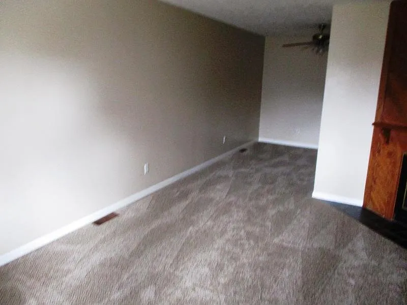 2 bed, 1.5 bath, 1000 sqft, $1,010 — Photo 2