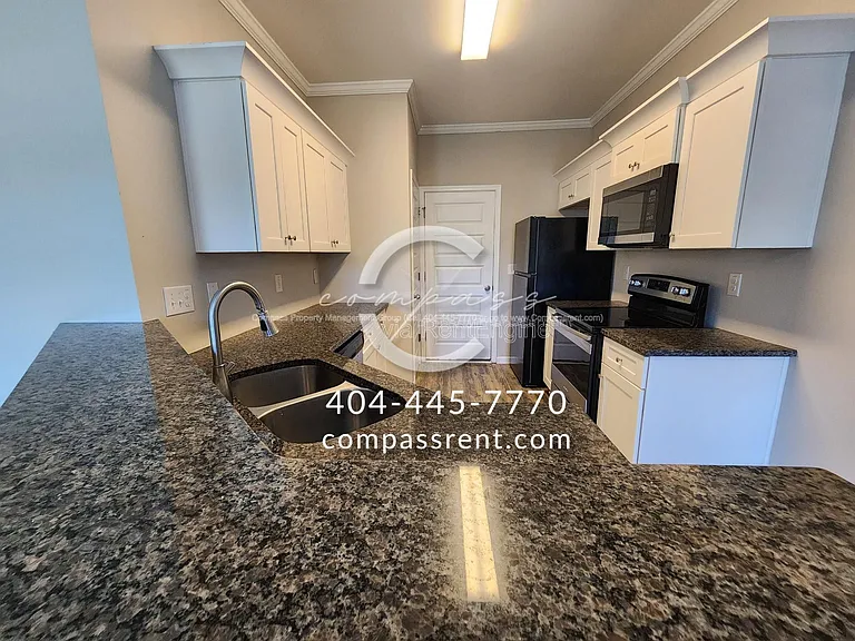 228 Lyndon Way NW — Photo 11