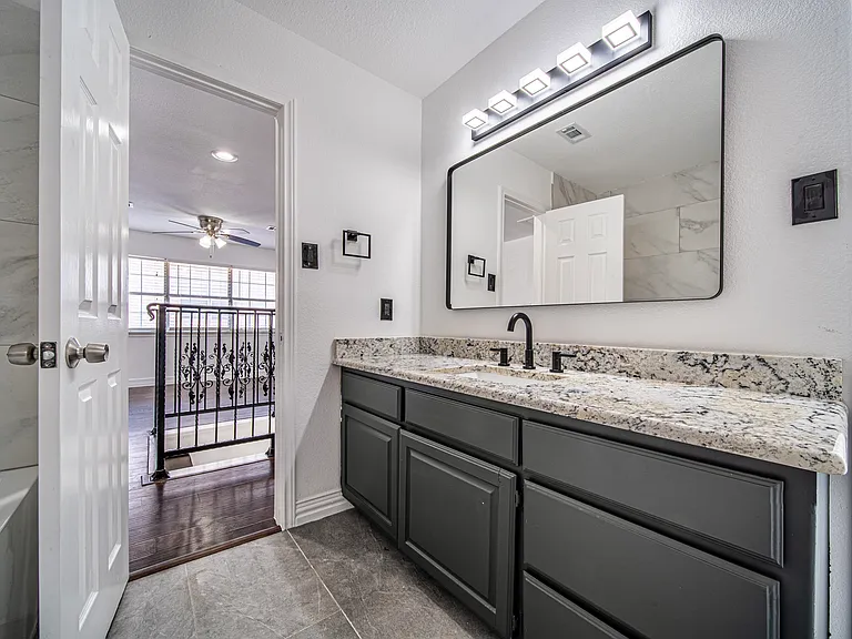 Upstairs Secondary Bathroom