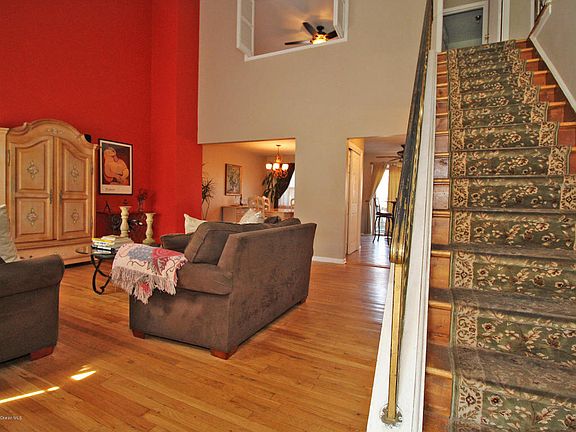 2nd image of 21 Winsor Ct #2921