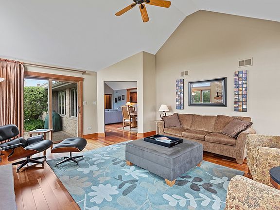 5th image of 11040 Garrett Dr