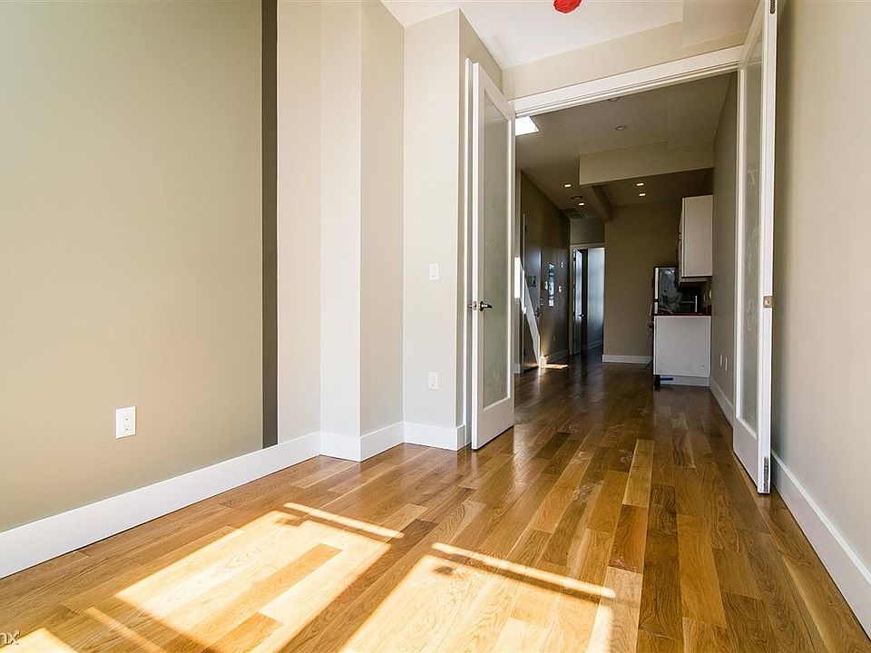 2nd image of 254 Melrose St APT 1L