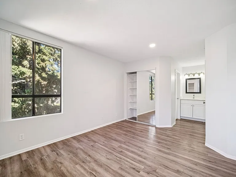 6310 Sylmar Ave — Photo 45