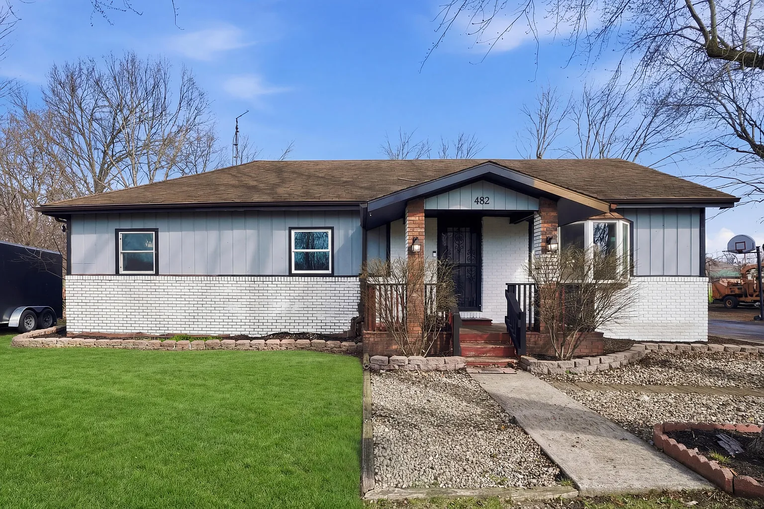 482 E Grove St photo 1