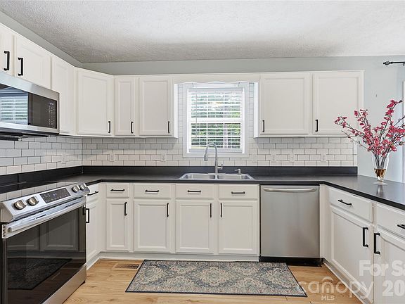 5th image of 25611 Bridgeport Rd