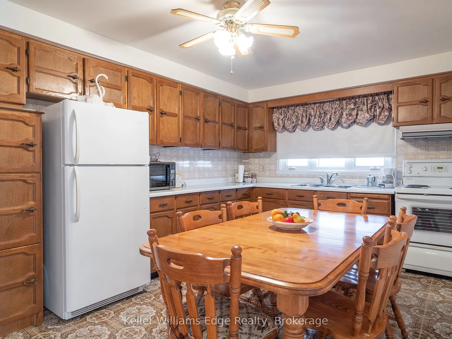 4 bed, $3,200 — Photo 4