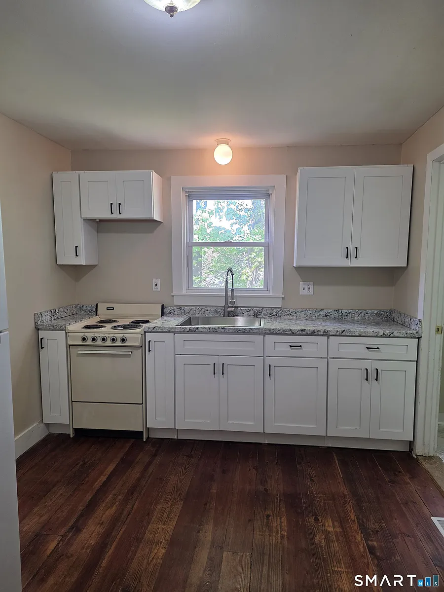 Building Photo - 22 Lakeview St #1