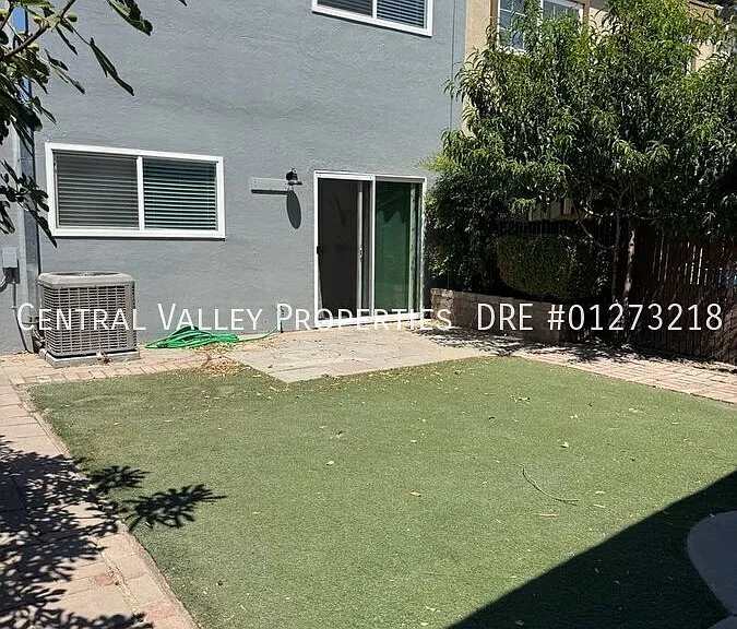 946 Sequoia Blvd — Photo 22