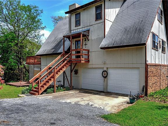 4th image of 135 Camelot Dr