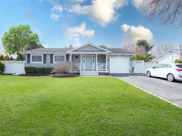 6 Lucille Drive, Sayville, NY 11782