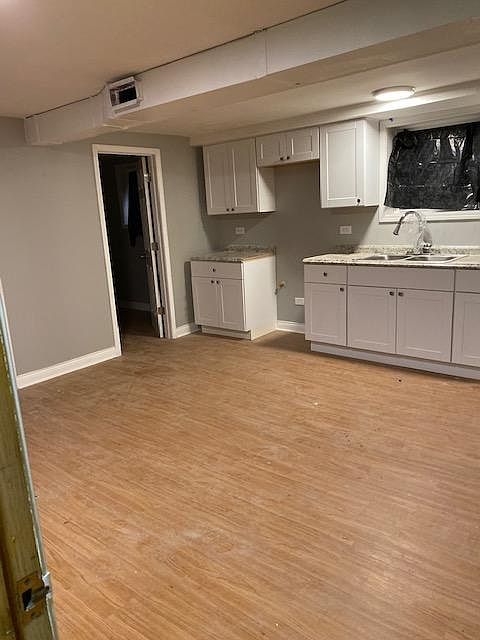 2nd image of 7230 S Artesian Ave