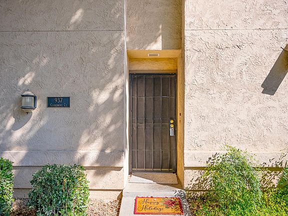 4th image of 937 Claremont Ct