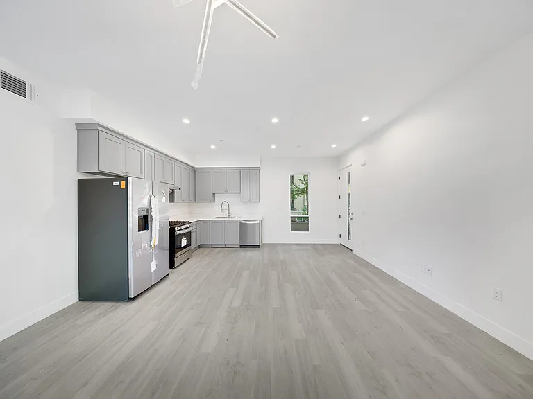973 E Del Mar Blvd #104 — Photo 18
