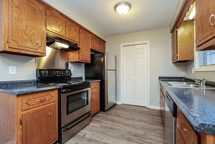 427 Sandburg Dr — Photo 5