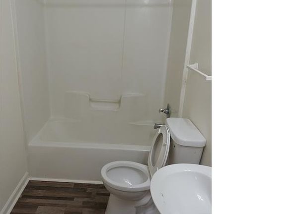5th image of 203 Morton Ave #C