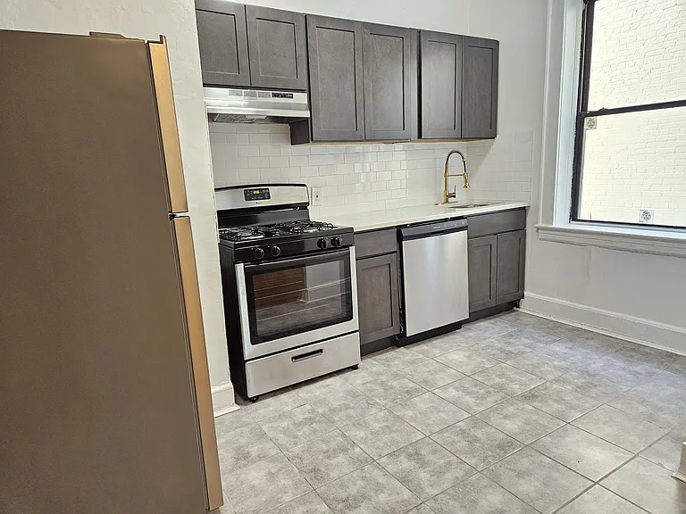 330 Elmora Ave #4 — Photo 8