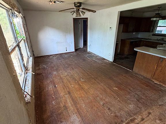 2nd image of 2404 SW 51st St