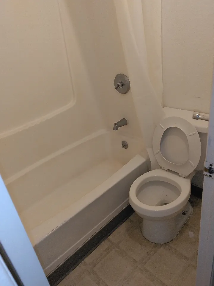 2 bed, $1,045 — Photo 4