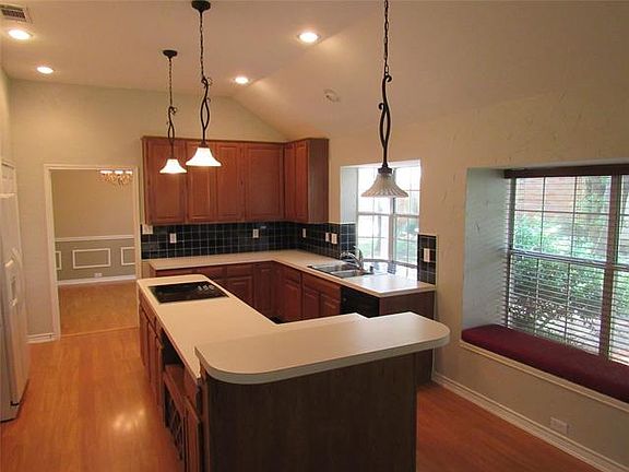 3rd image of 840 Fernwood Ct