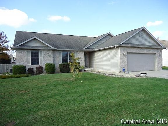 2nd image of 124 Oakwood Ln