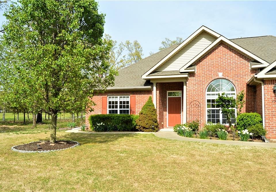 1st image of 292 Stoneykirk Dr