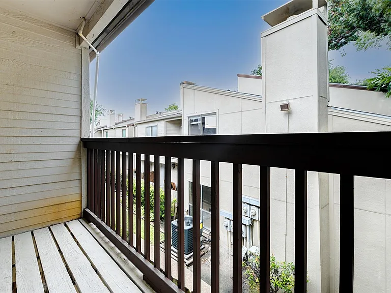 3915 Tanglewilde St #3915 — Photo 14