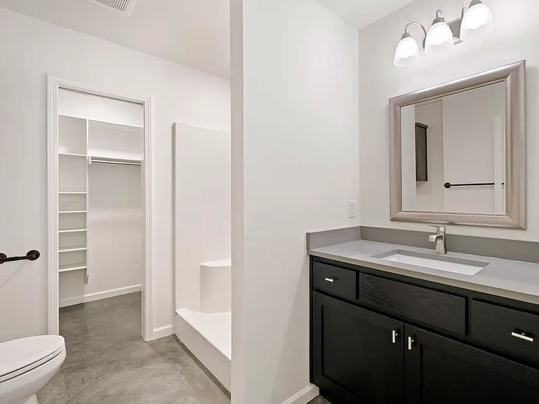 715 Supreme Ct — Photo 12