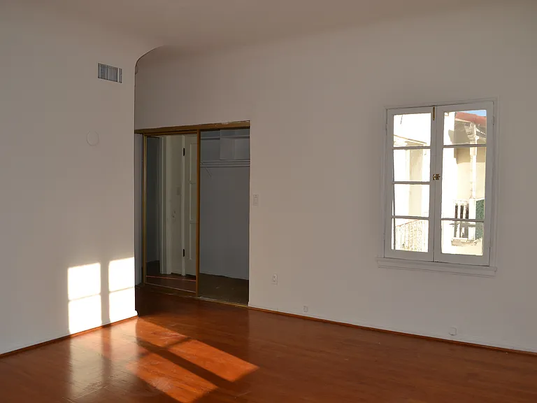 936 S Sherbourne Dr — Photo 14