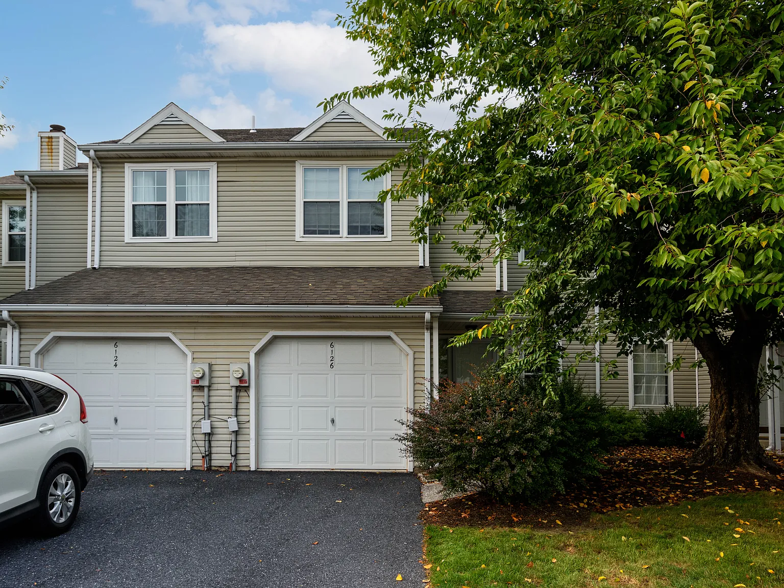 3 bed, 1442 sqft, $1,999 — Photo 1