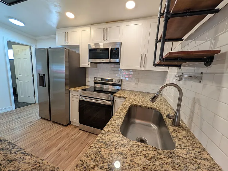 1629 NW 5th Ave — Photo 7
