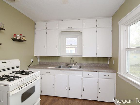 4th image of 516 Kenwood St NE