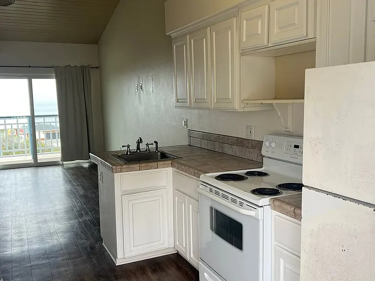 3302 Ocean Blvd — Photo 6