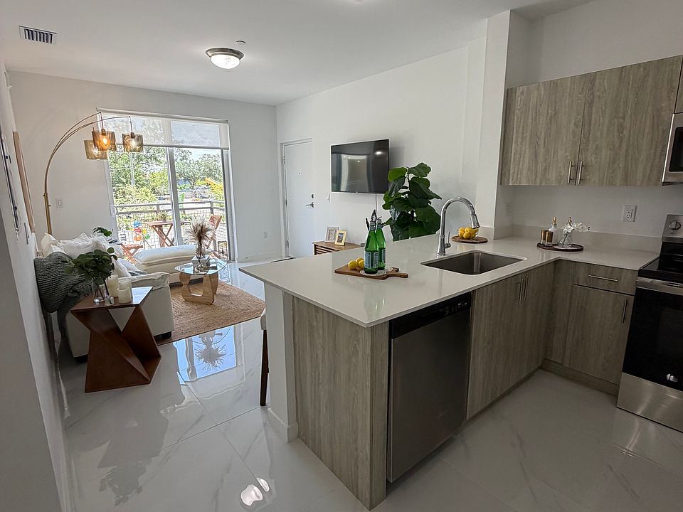 1st image of 1101 SW 71st Ave #2