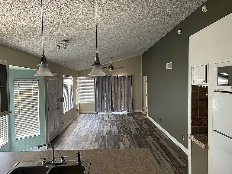 2 bed, 1000 sqft, $1,700 — Photo 4